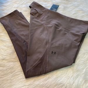 XL Under Armour Crop Leggings